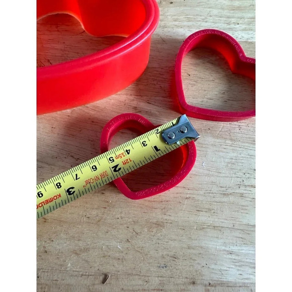 3 Cookie Cutter Red Hearts - Picture 5 of 7